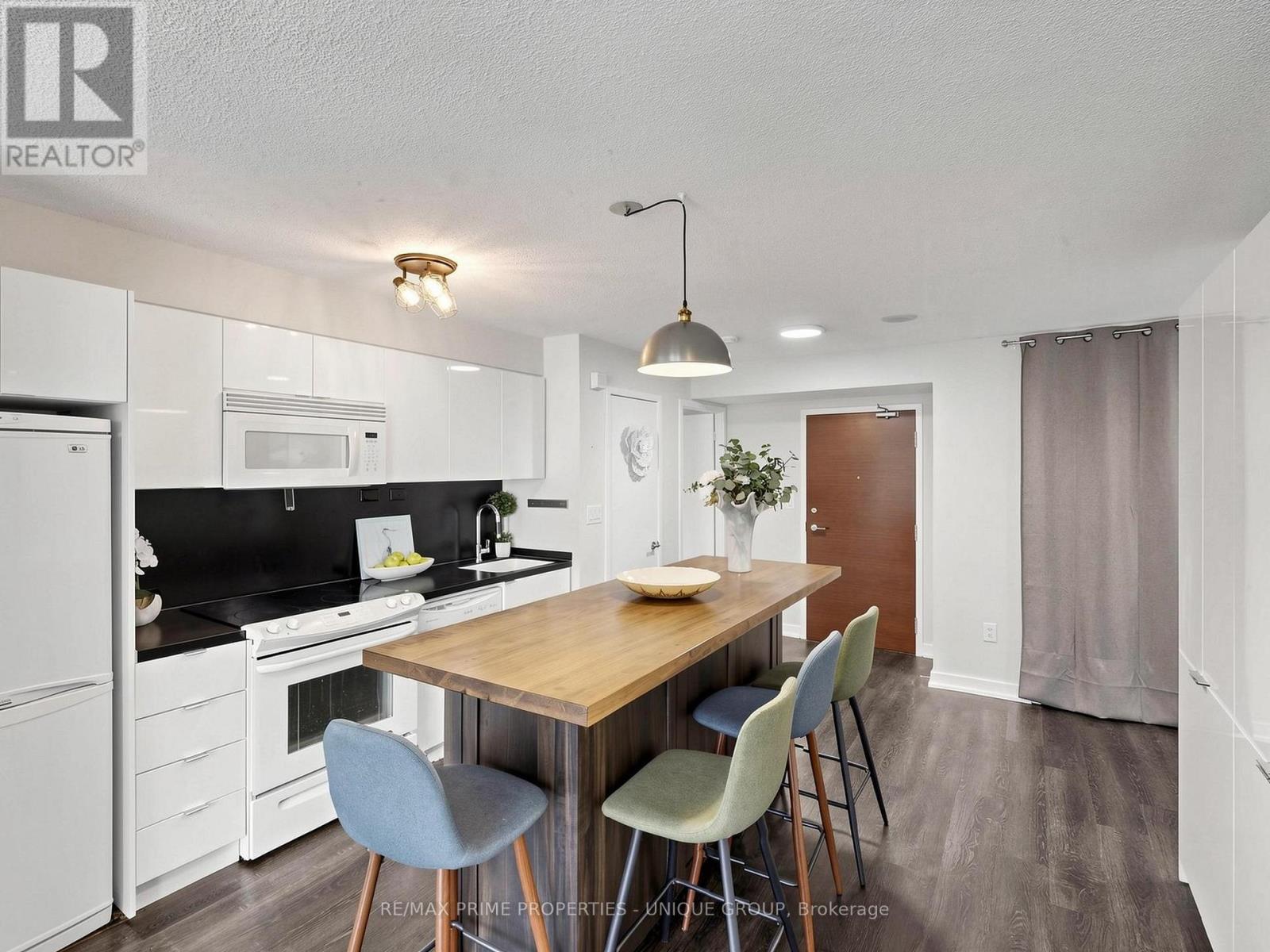 #529 10 CAPREOL COURT - 8