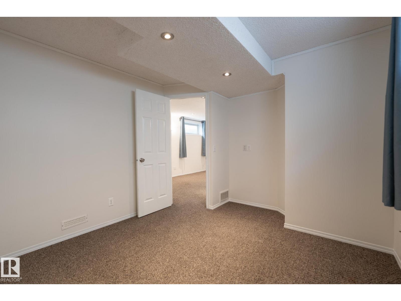 2928 25 ST NW - 48