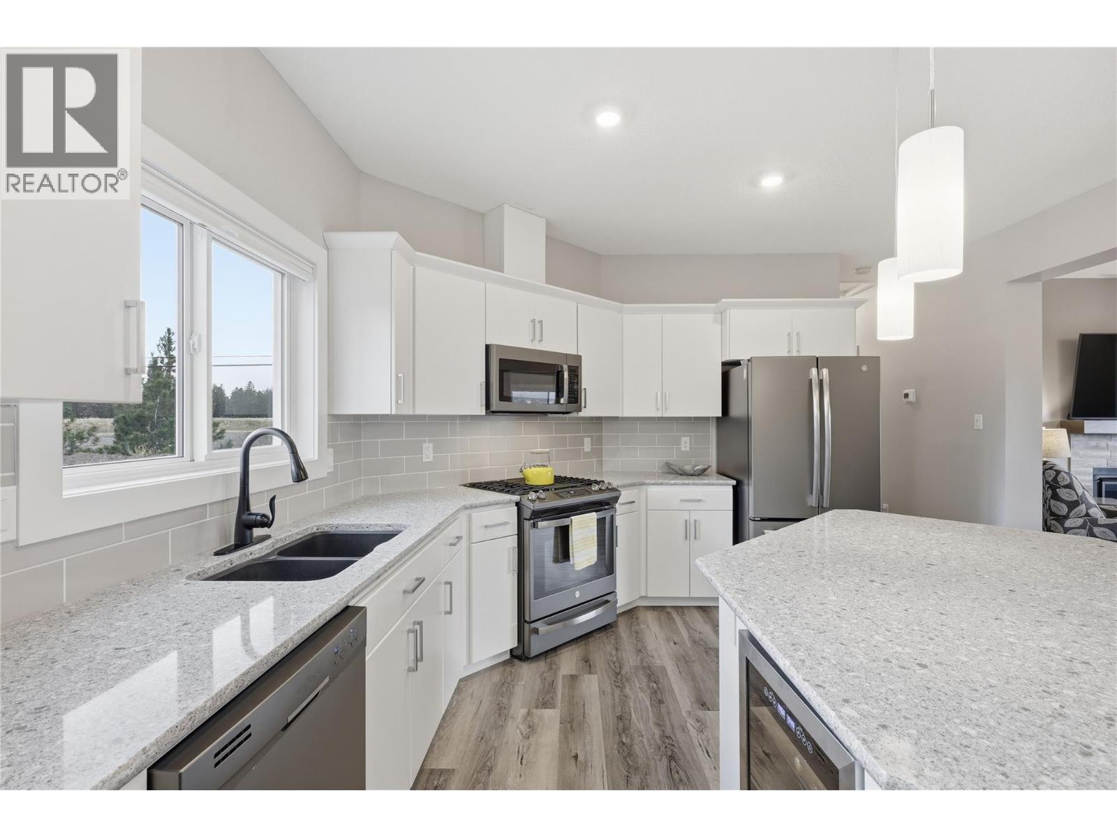 1201 Cariboo Avenue - 12