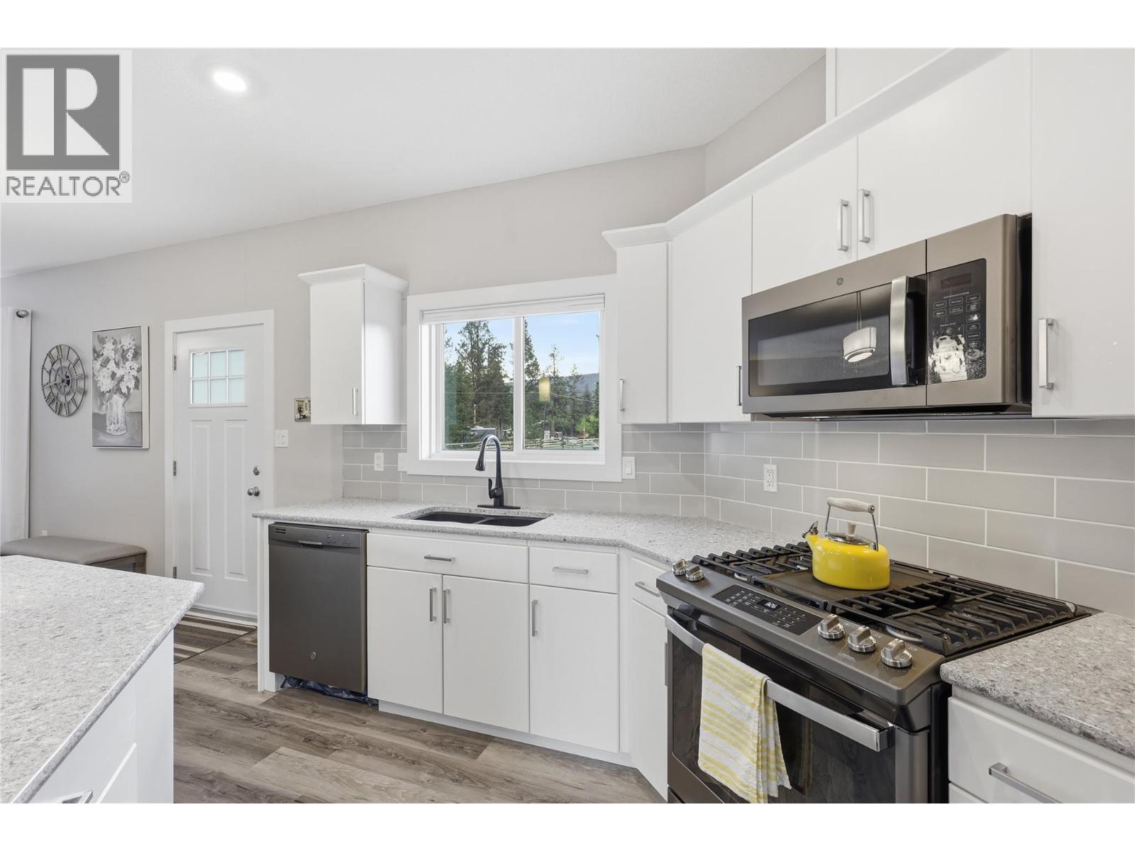 1201 Cariboo Avenue - 14