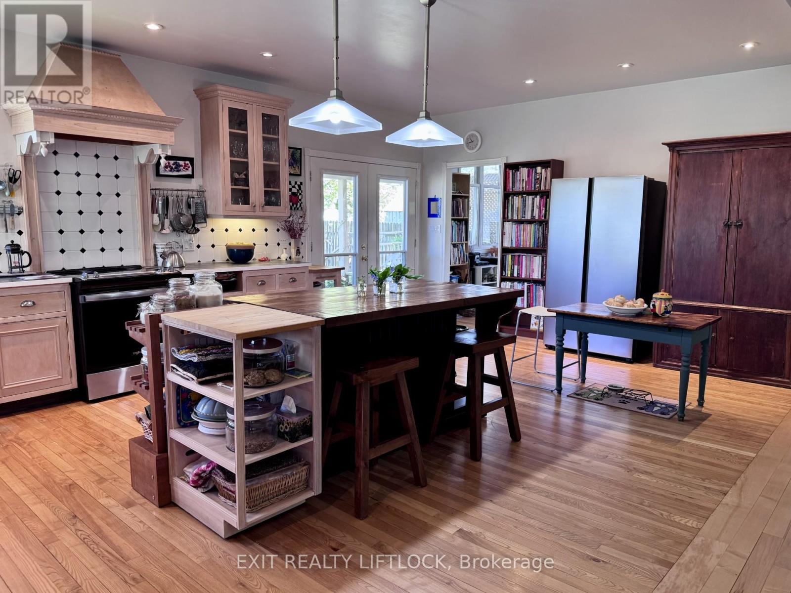 57 KING STREET E - 15