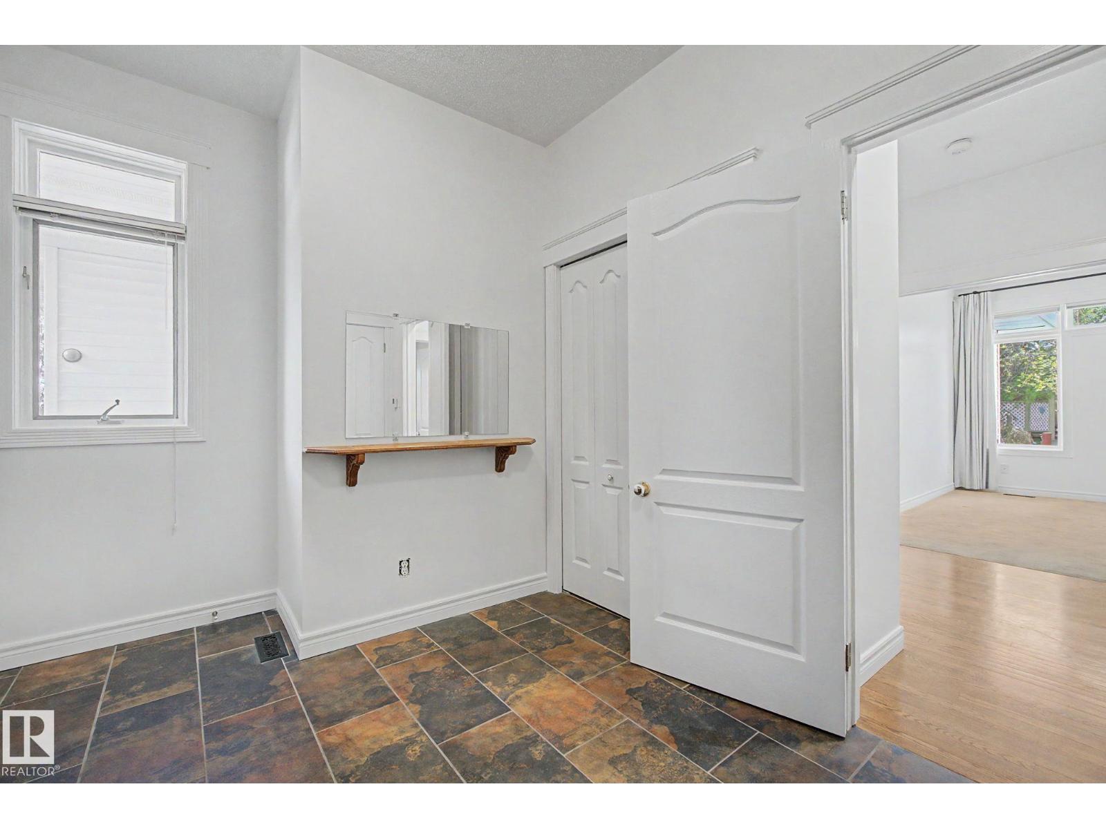 485 REGENCY DR - 24