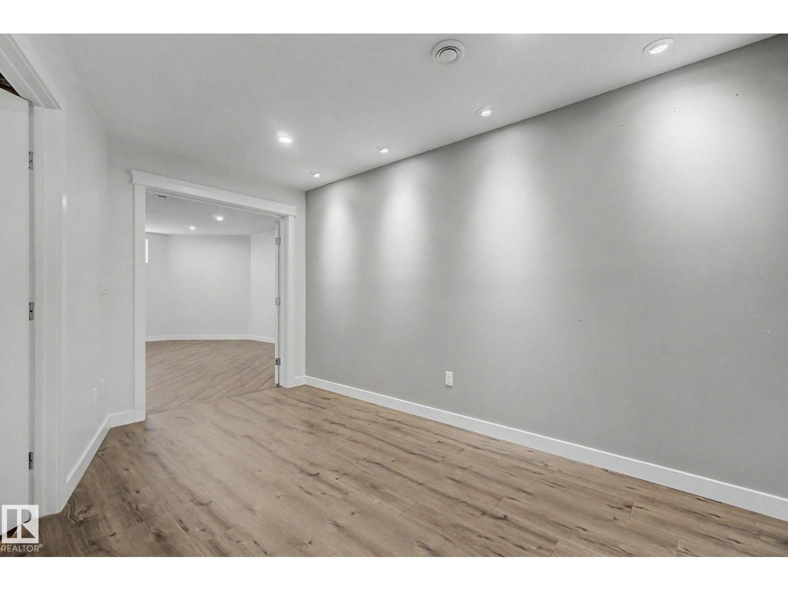 485 REGENCY DR - 54