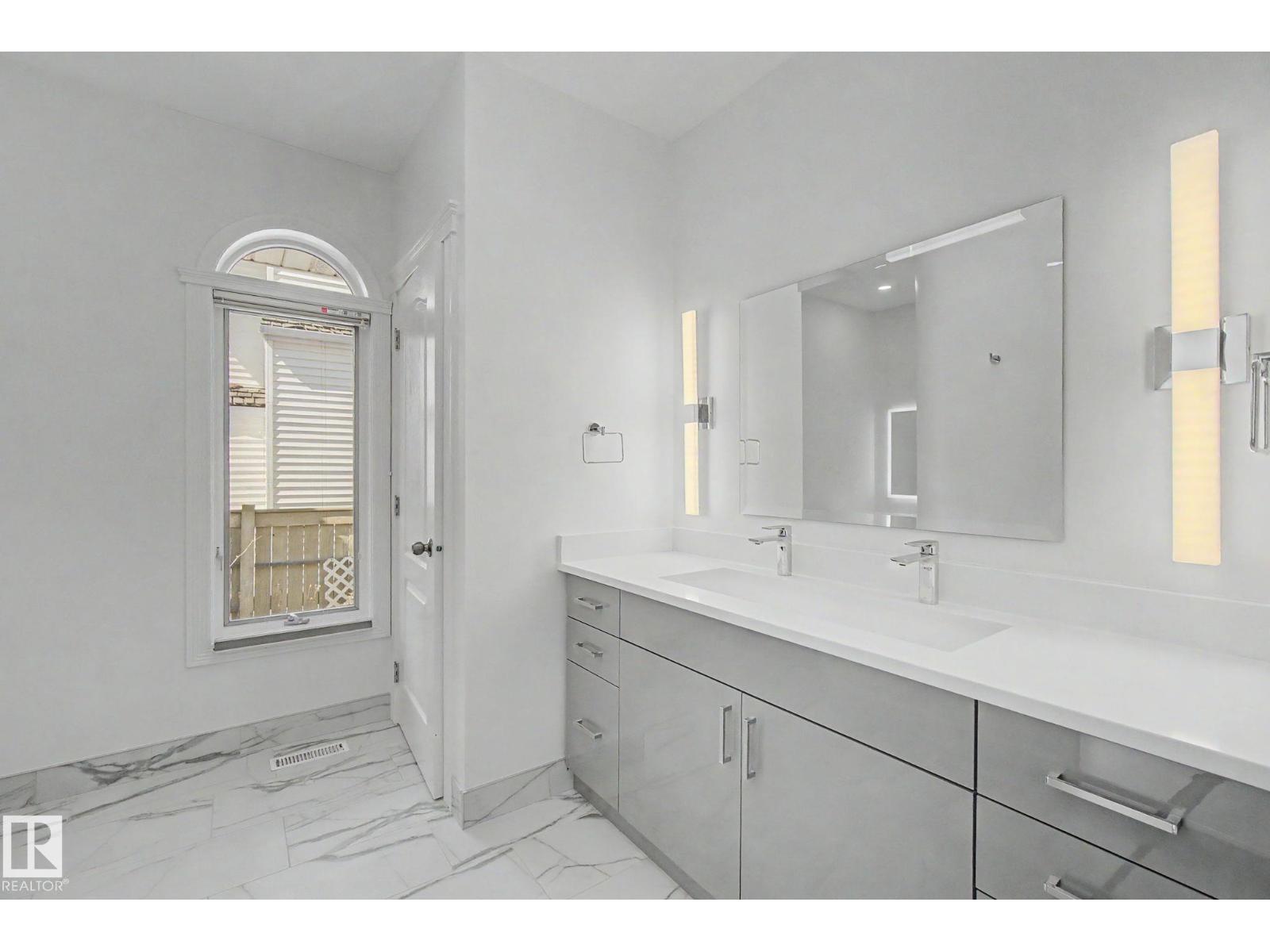 485 REGENCY DR - 35