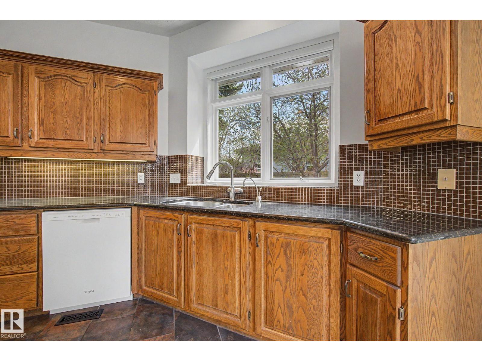 485 REGENCY DR - 19