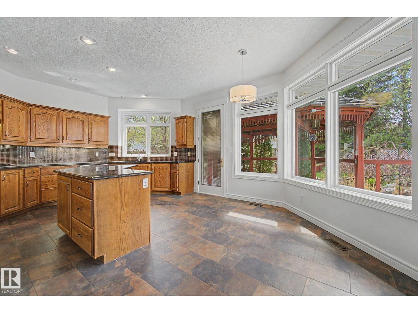 485 REGENCY DR - 17