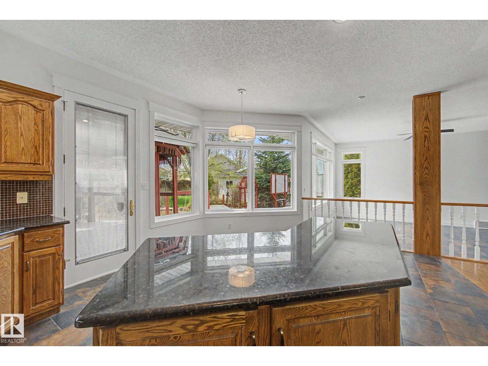 485 REGENCY DR - 21