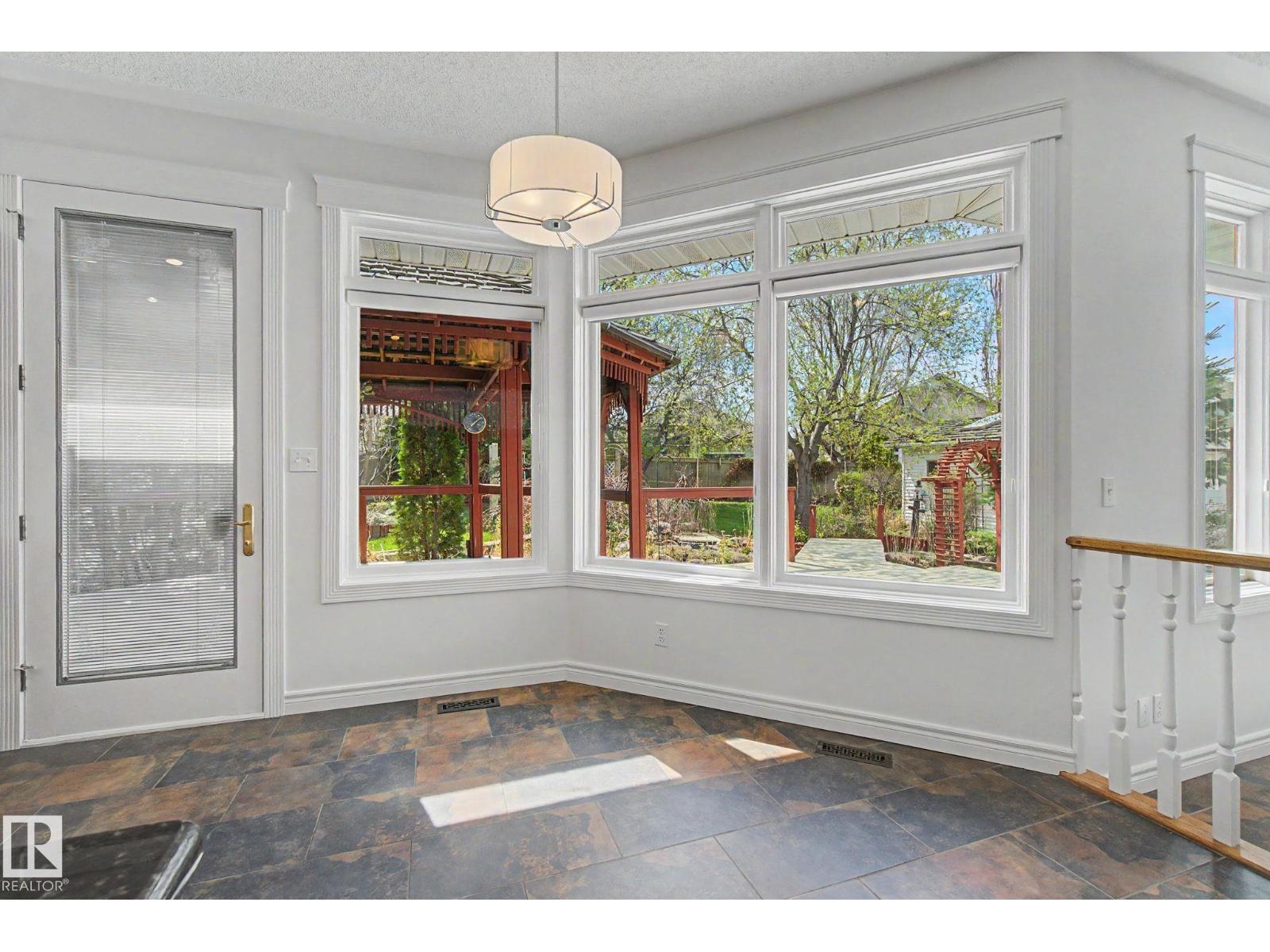485 REGENCY DR - 22