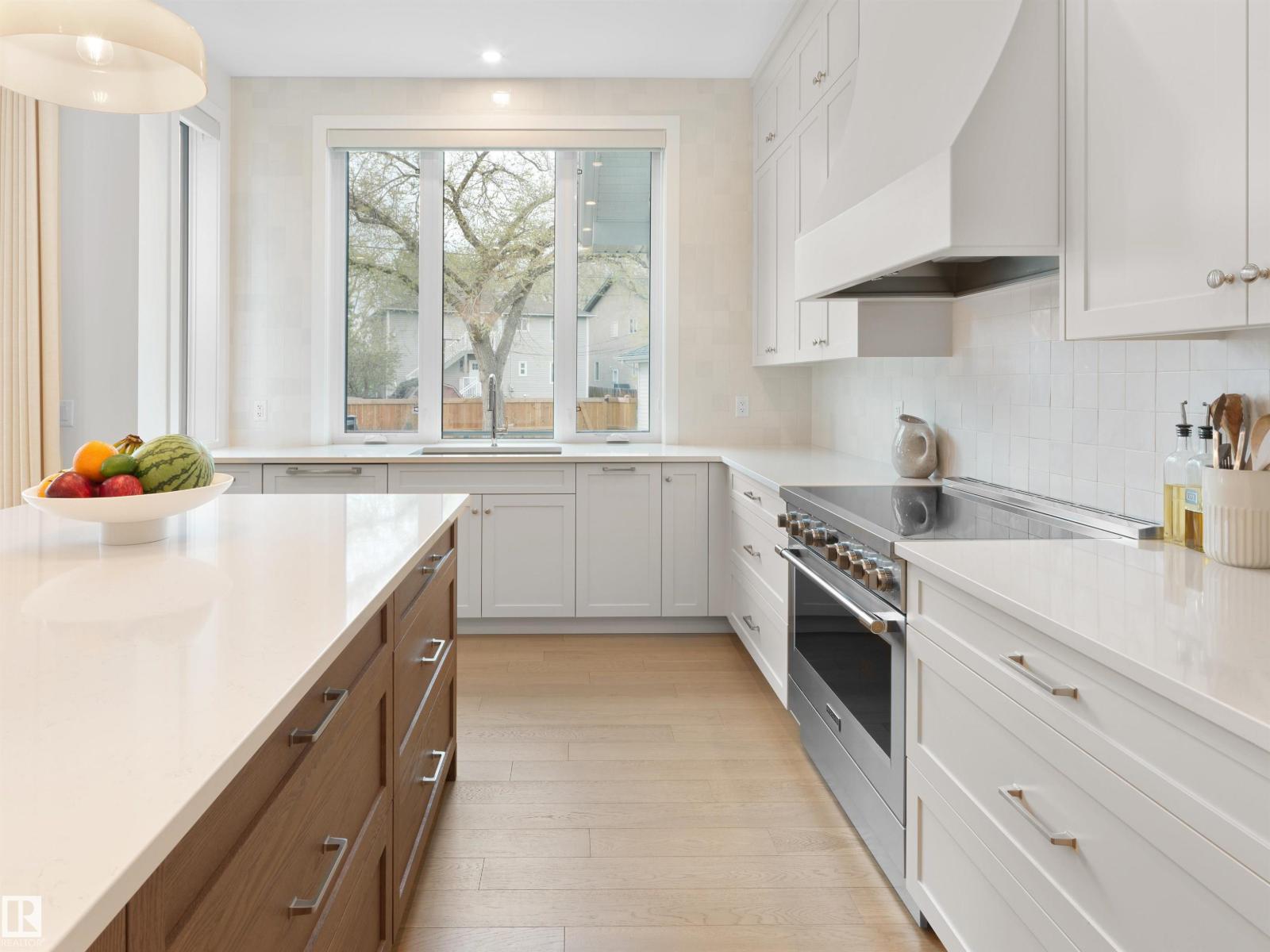 11234 73 AV NW - 9