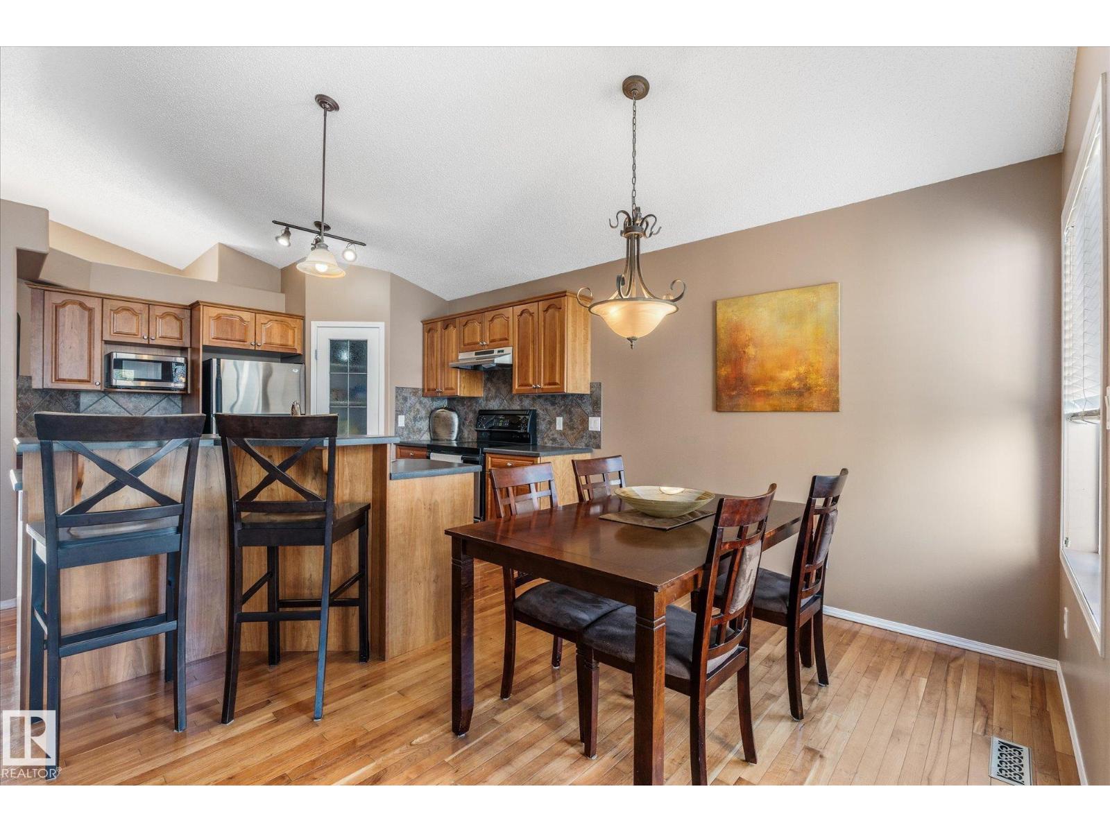 208 FORREST DR — photo 13