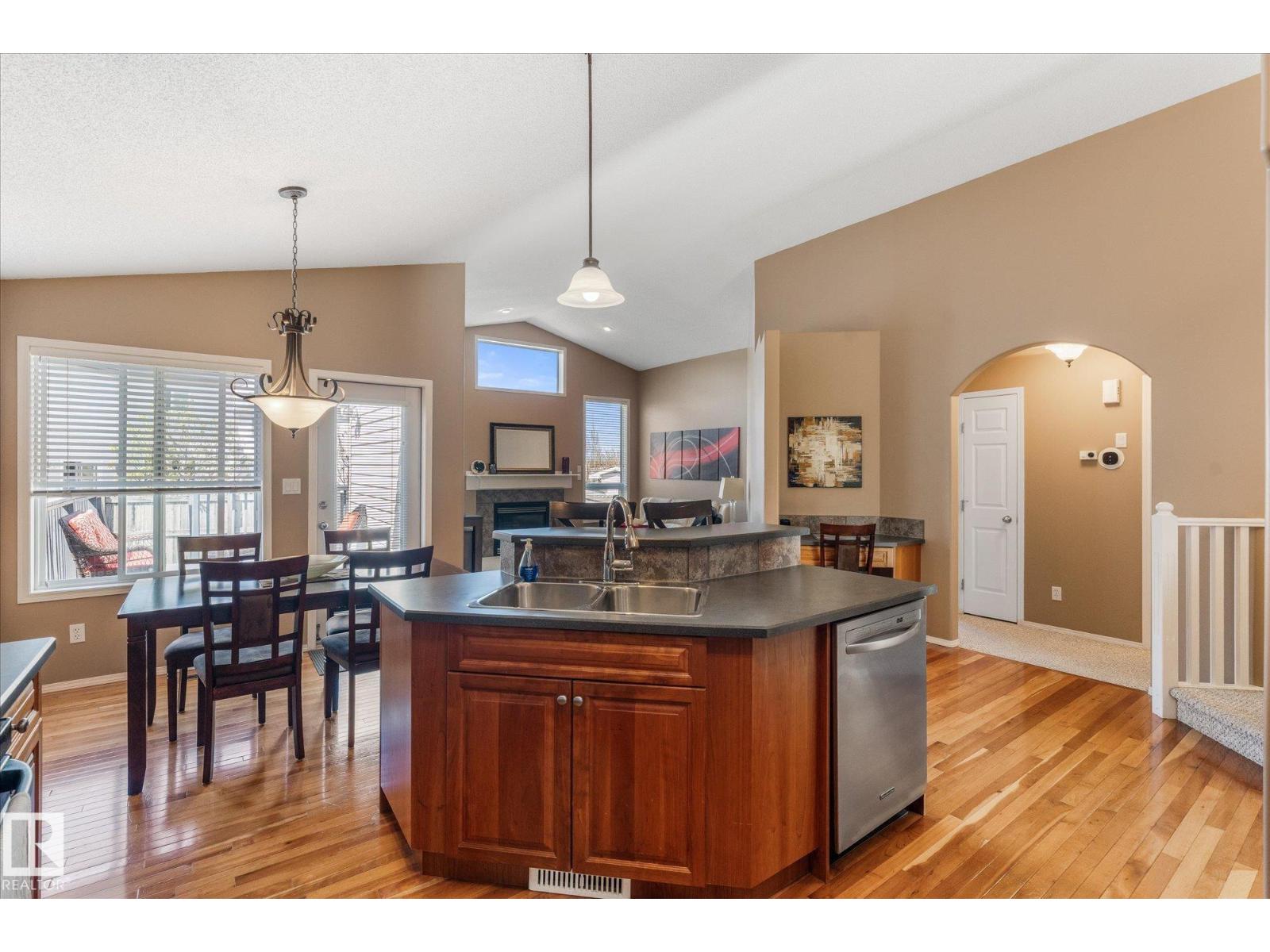 208 FORREST DR — photo 10