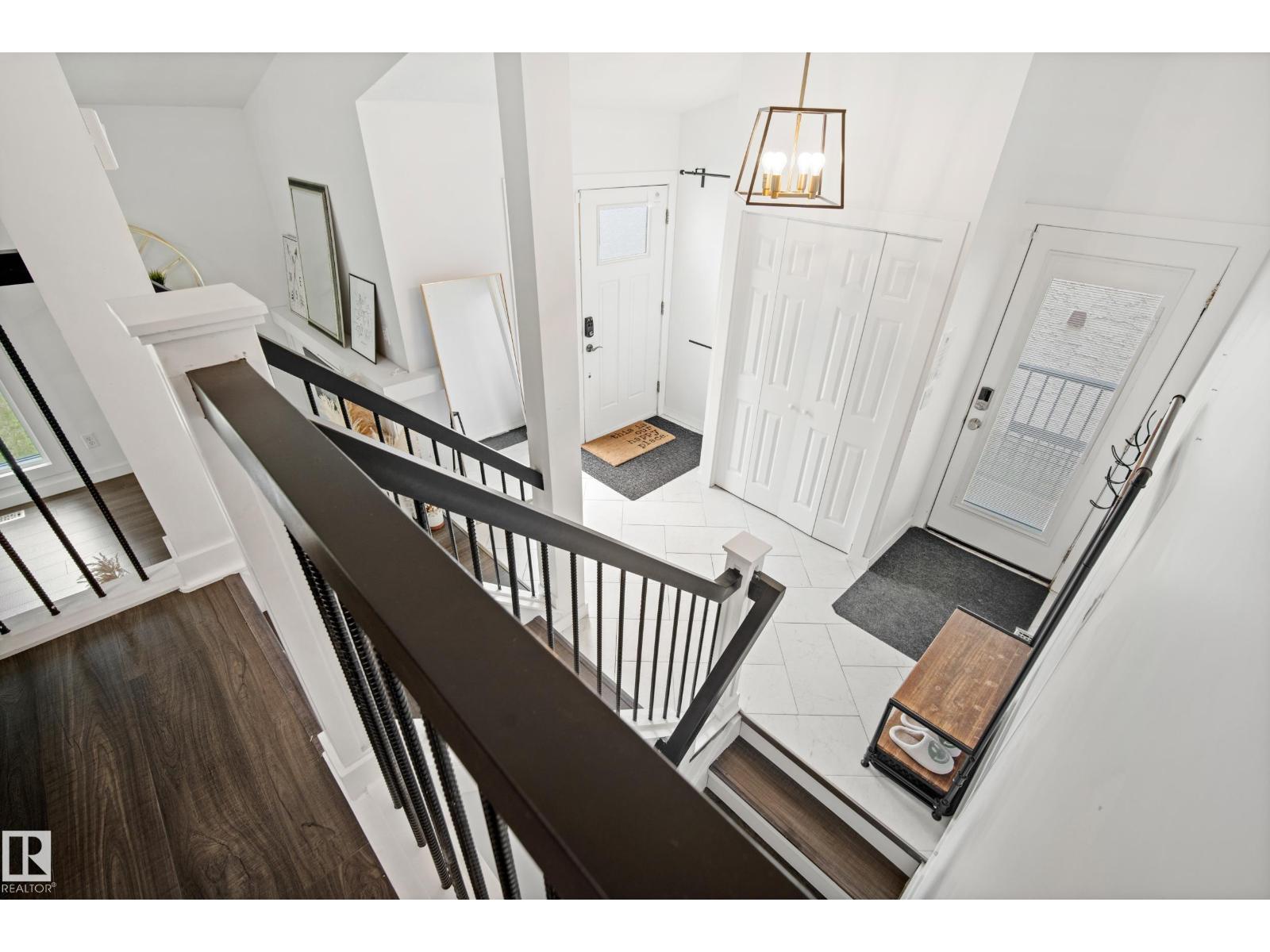 4326 37 ST NW - 8