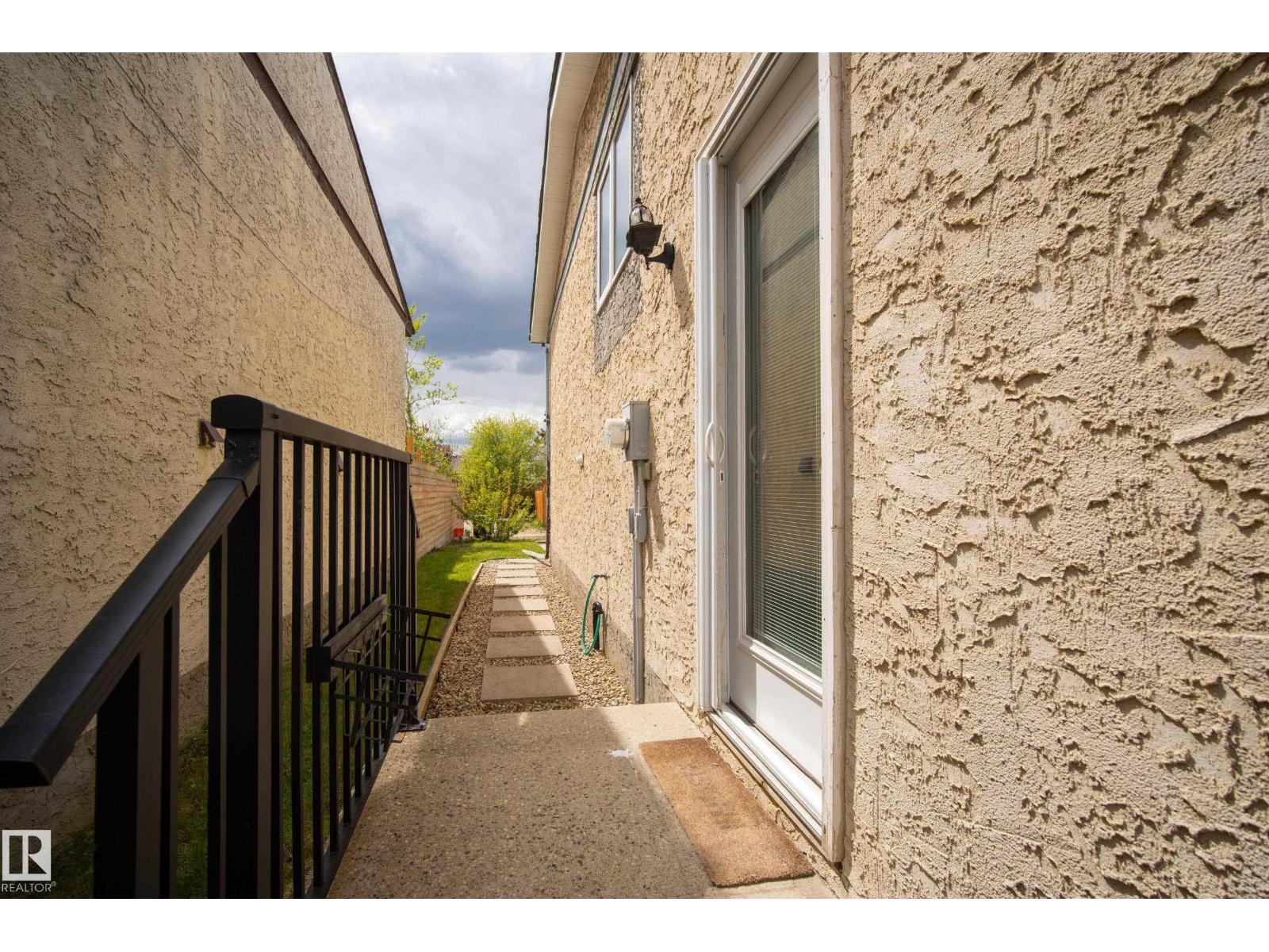 4326 37 ST NW - 29
