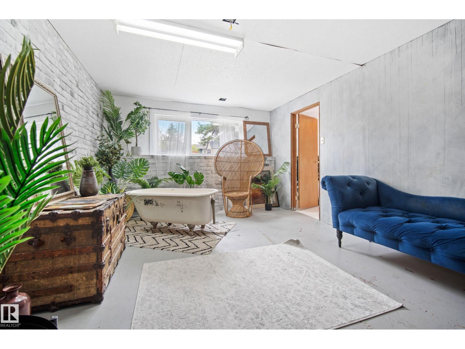 4326 37 ST NW - 24