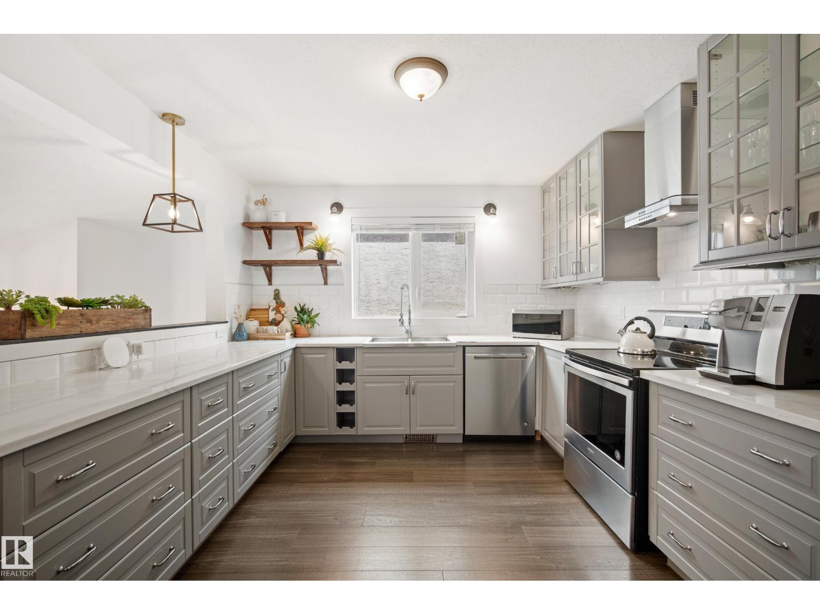 4326 37 ST NW - 15