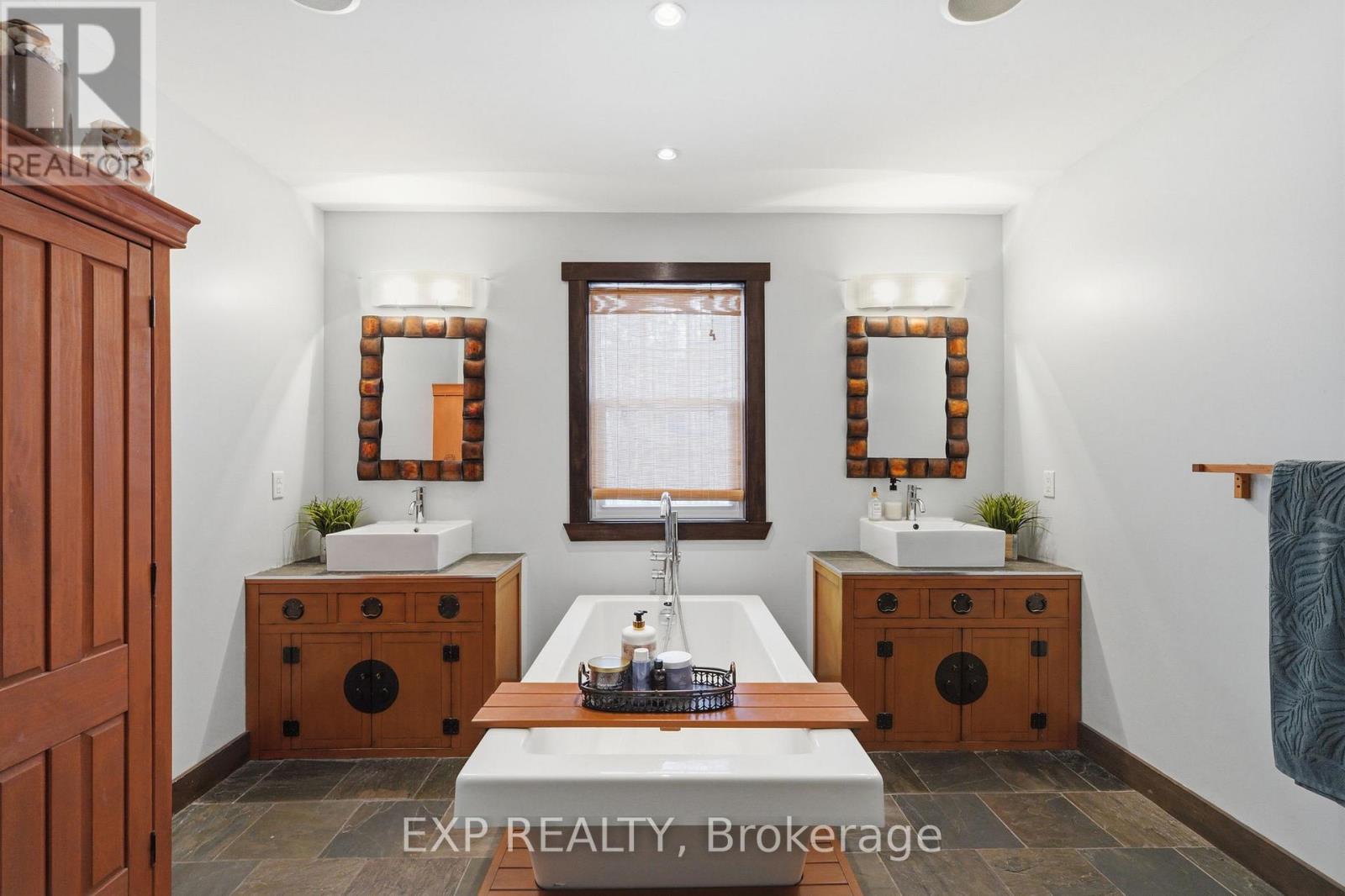 1105 VINETTE ROAD - 22