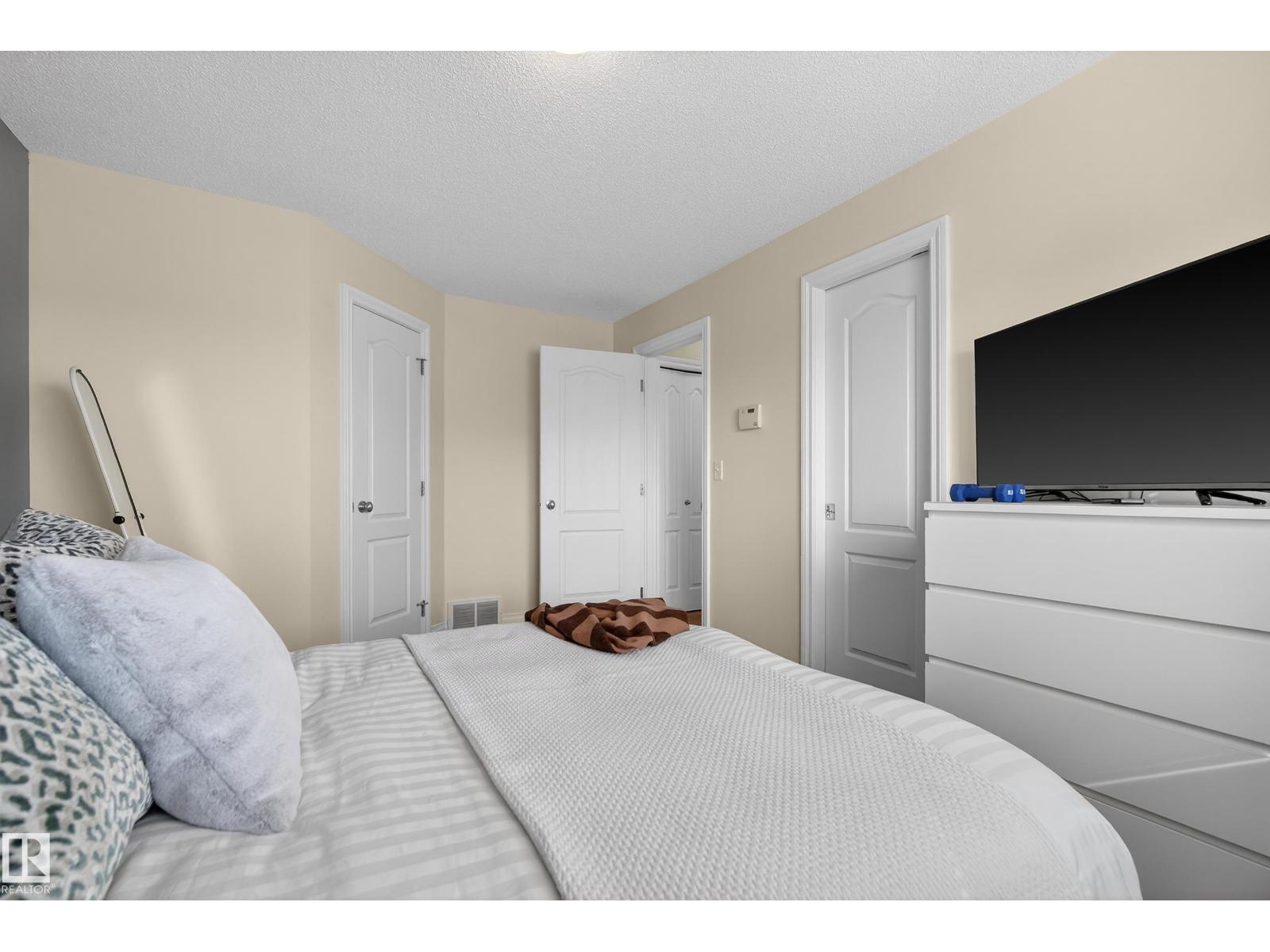 #88 12050 17 AV SW - 18