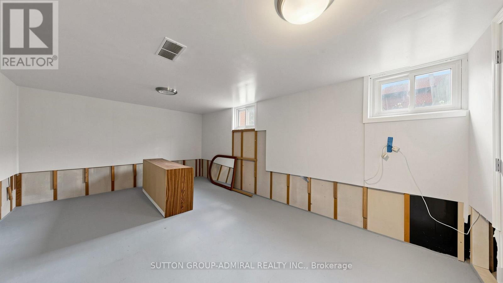86 NEWBURY DRIVE - 25