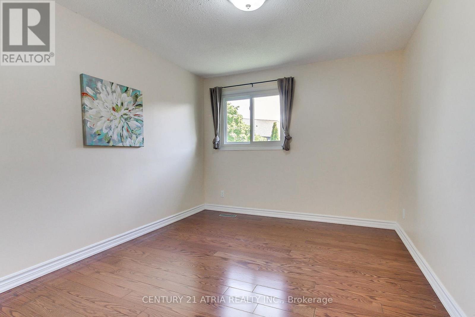 10 LAURWOOD COURT - 23