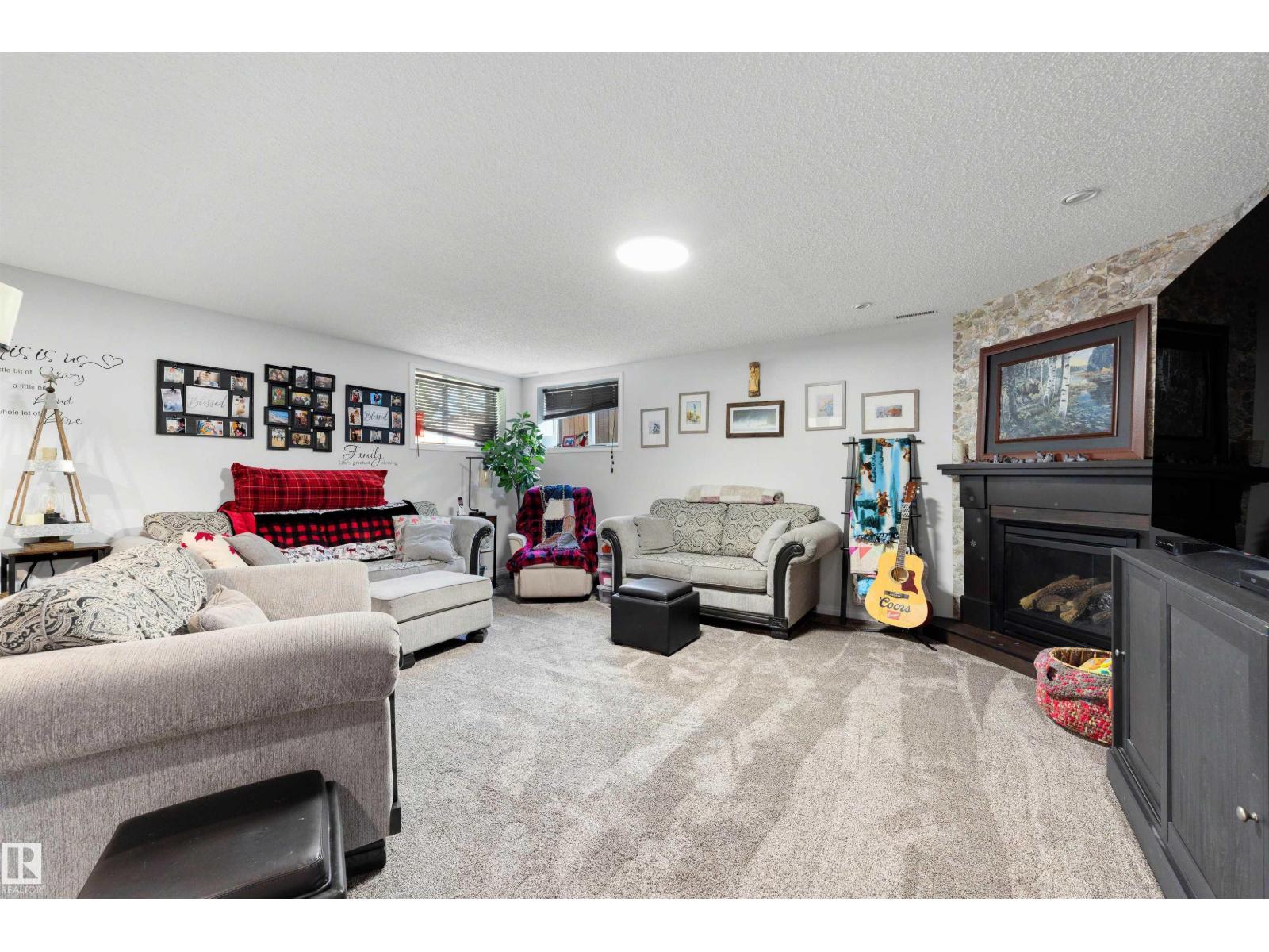 486 RAINBOW CR — photo 28