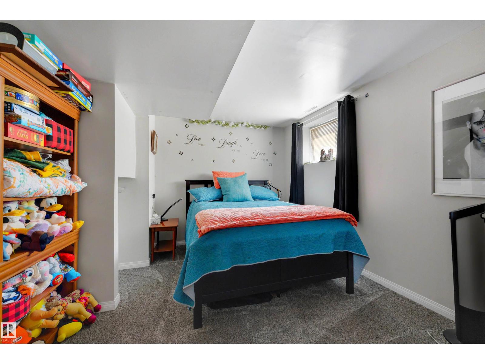 486 RAINBOW CR — photo 38