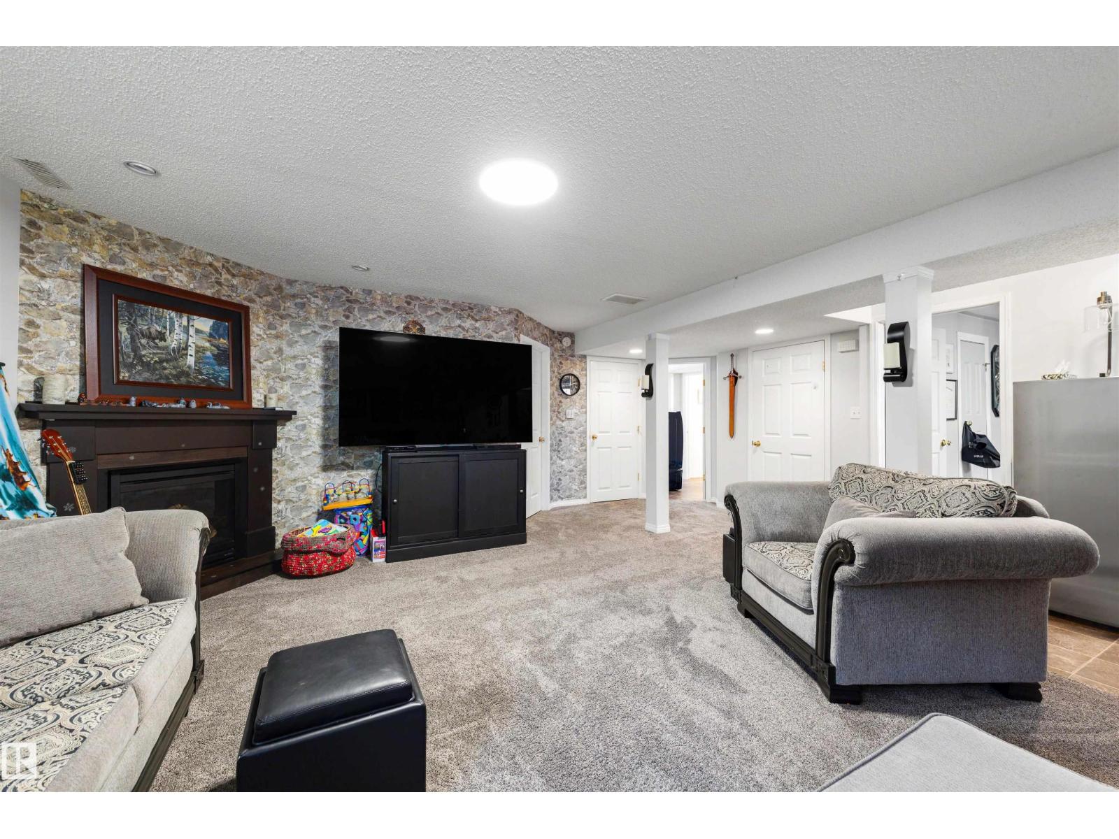 486 RAINBOW CR — photo 30