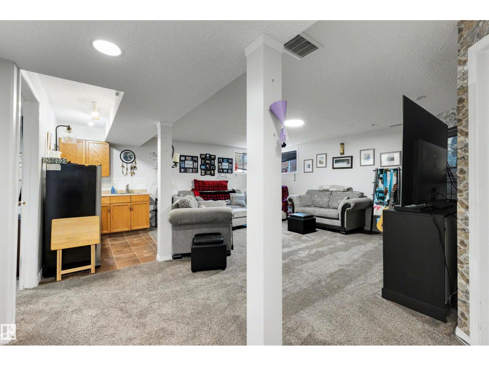 486 RAINBOW CR — photo 29