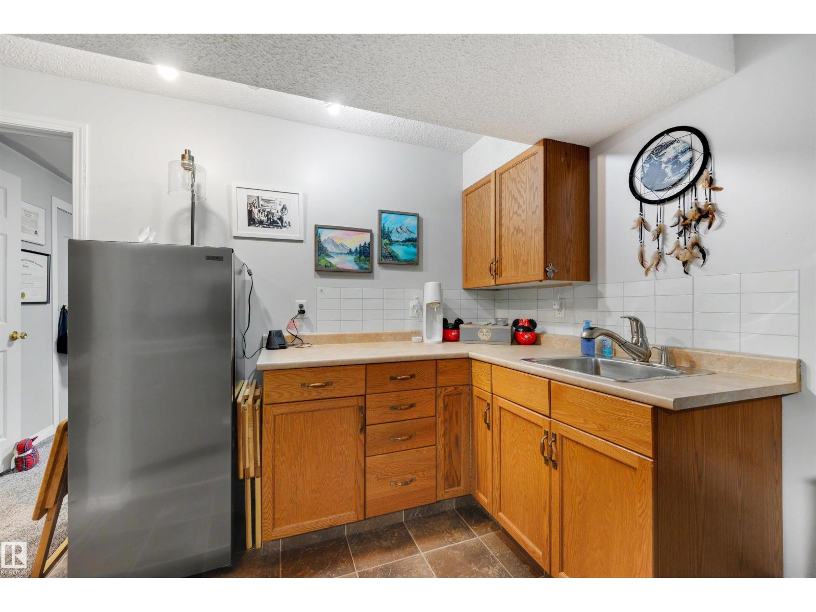 486 RAINBOW CR — photo 31
