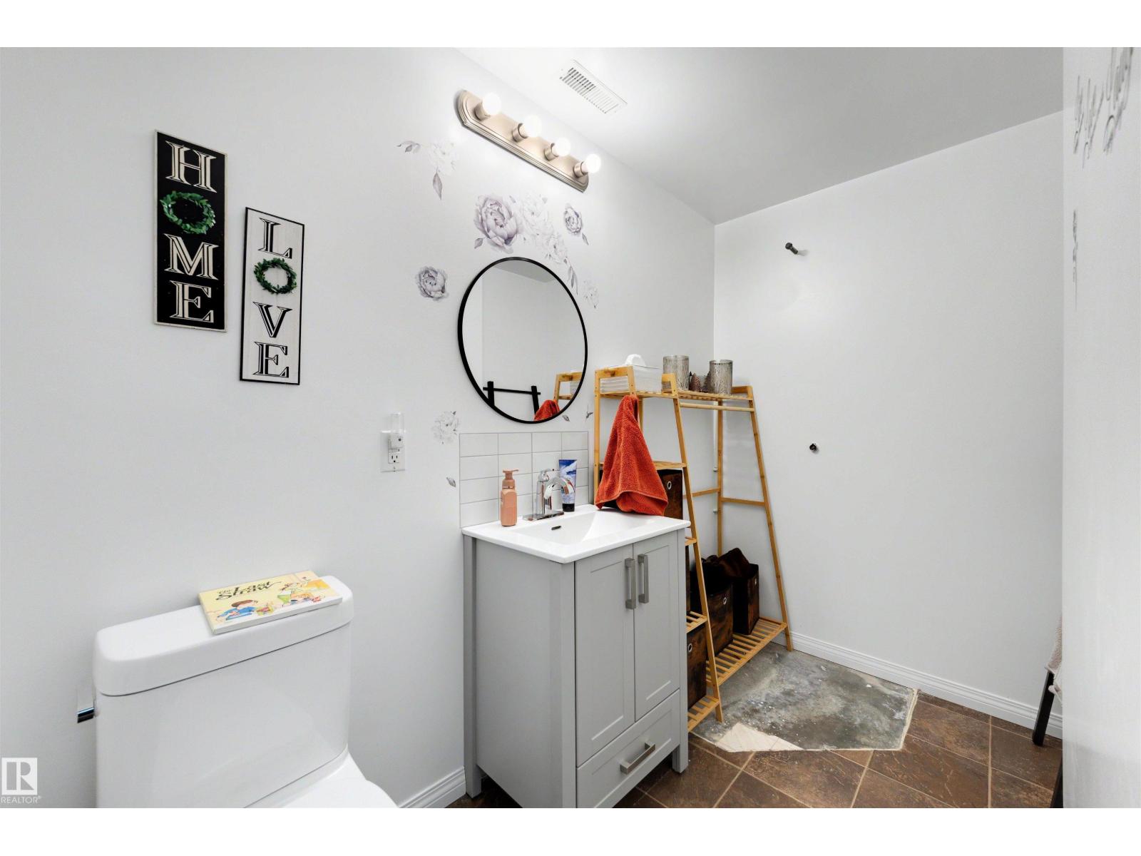 486 RAINBOW CR — photo 37