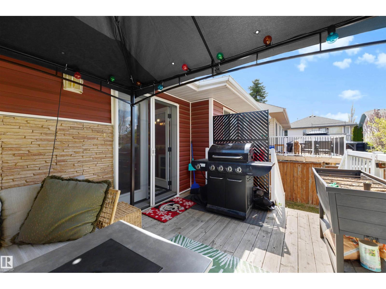 486 RAINBOW CR — photo 40