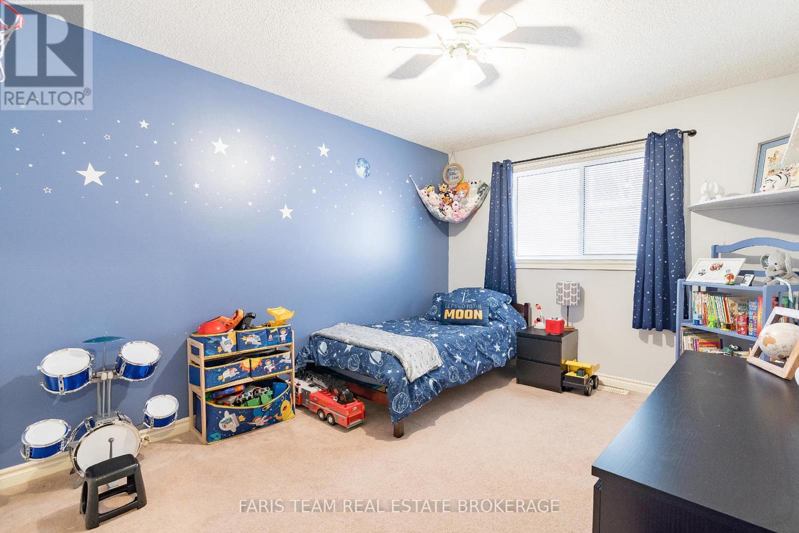 45 HAWKINS DRIVE - 22
