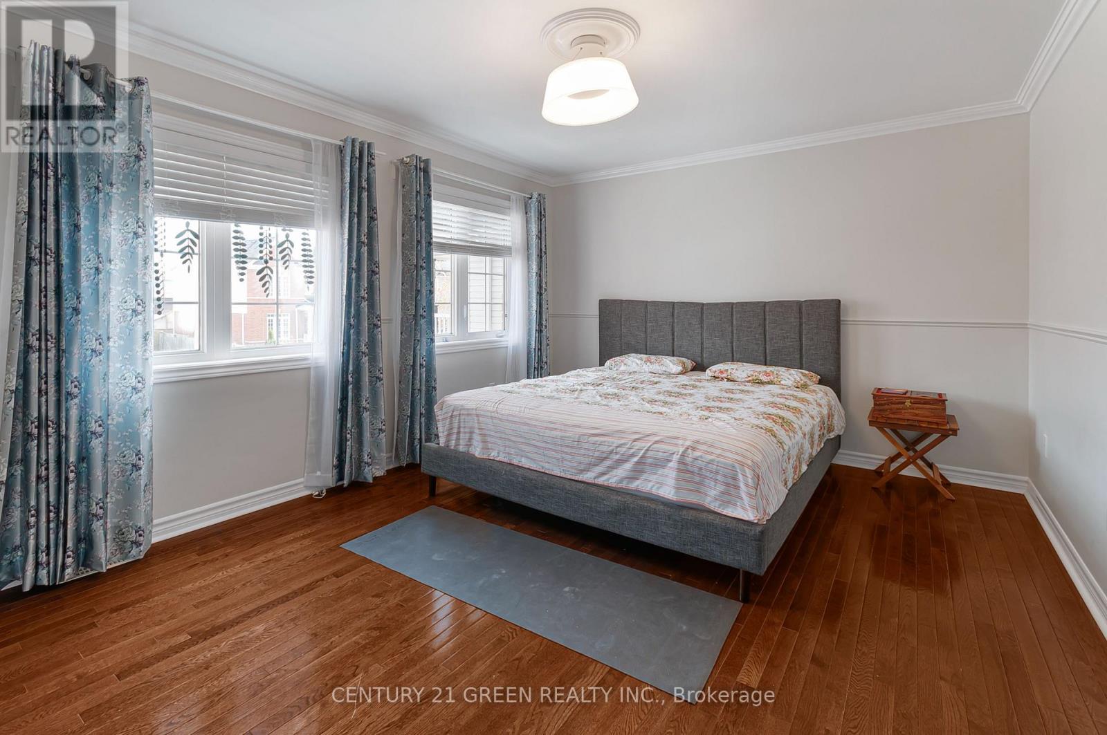 83 DIANA WAY - 32