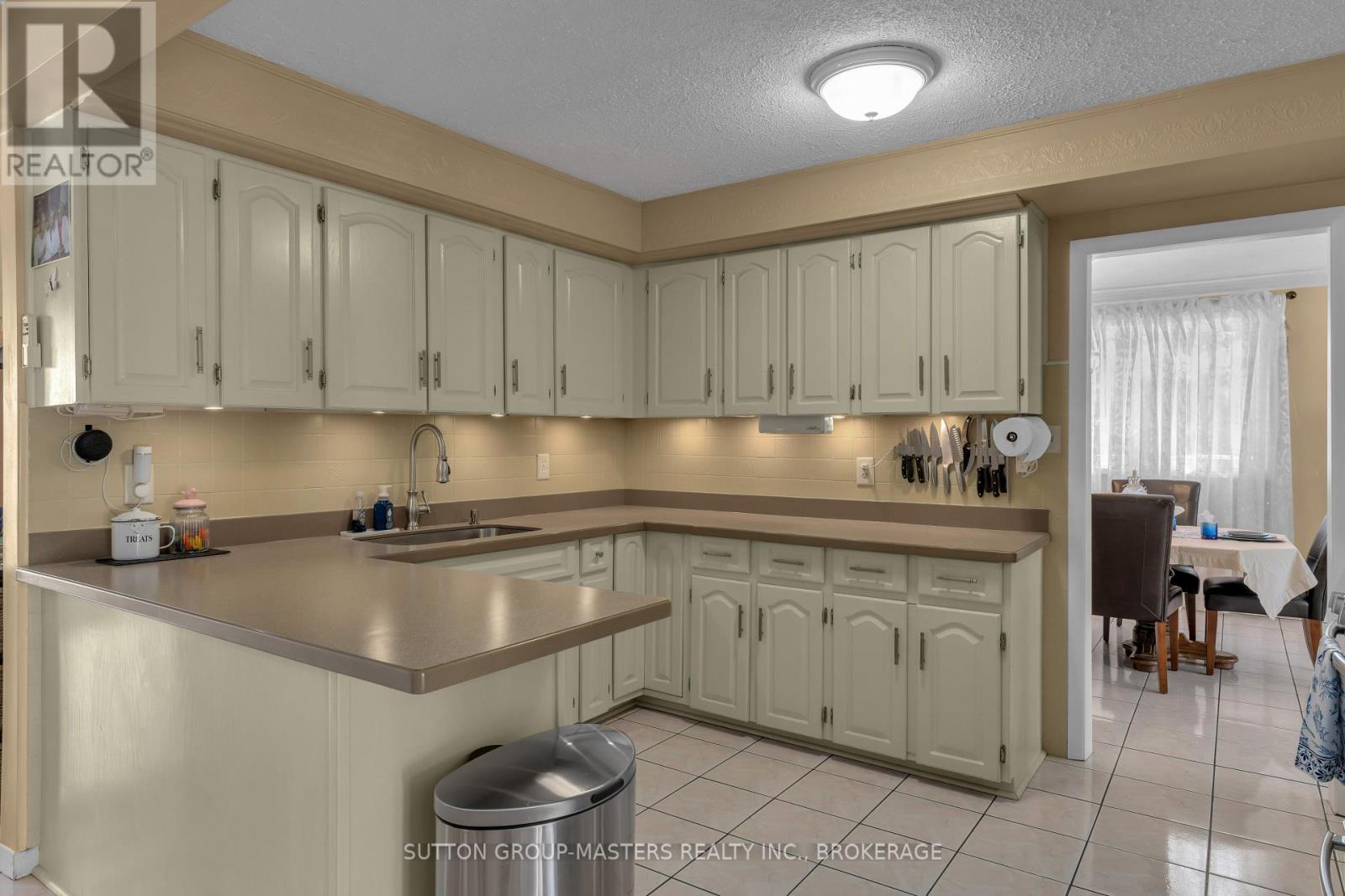 1104 SIDNEY STREET N - 10