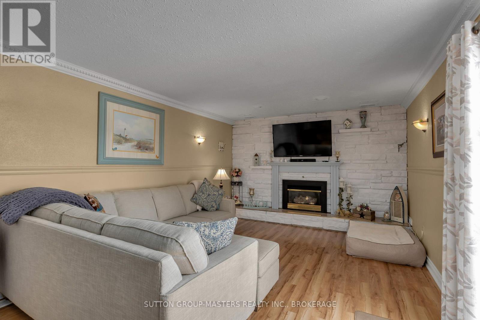 1104 SIDNEY STREET N - 6
