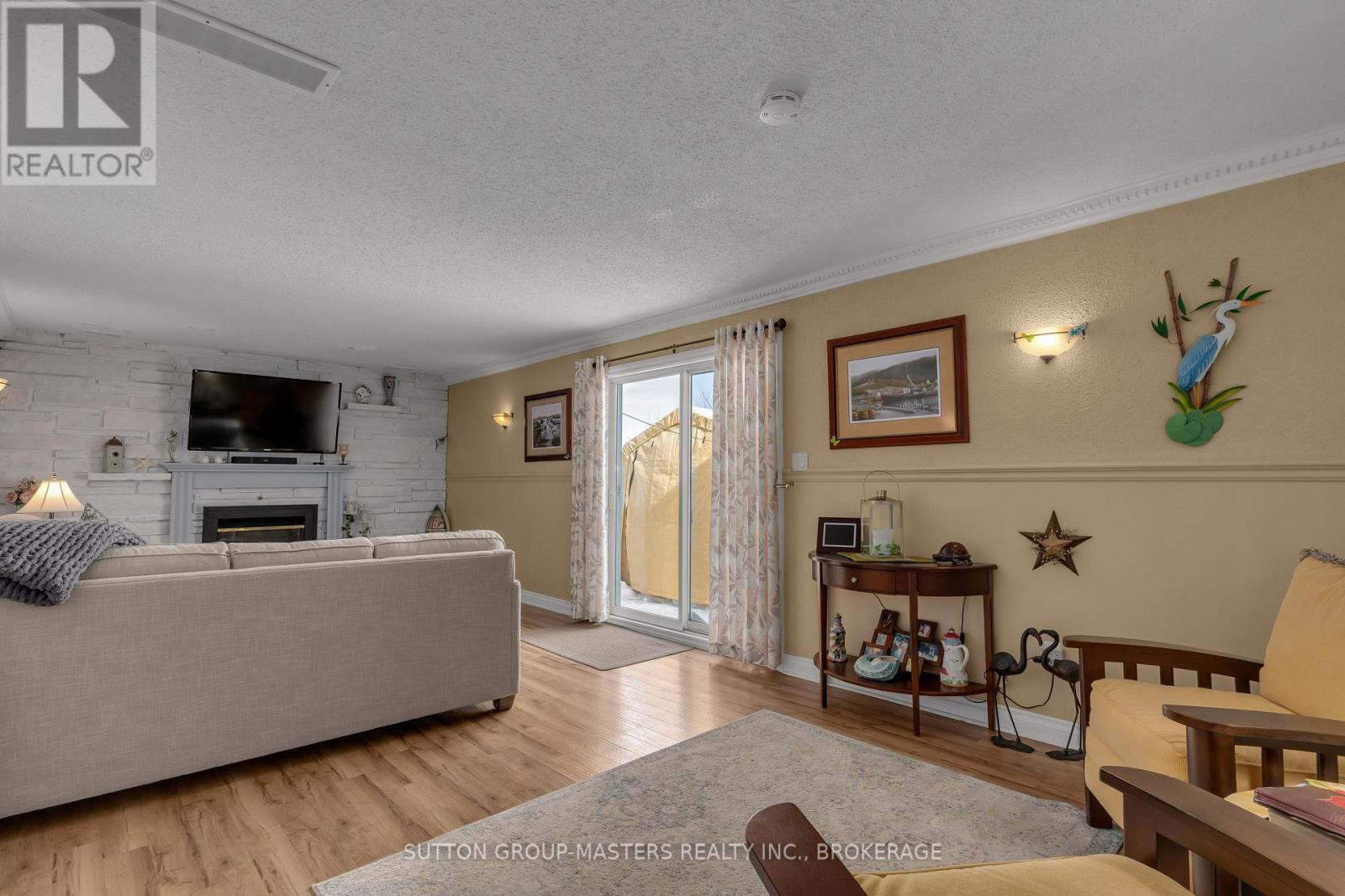 1104 SIDNEY STREET N - 8
