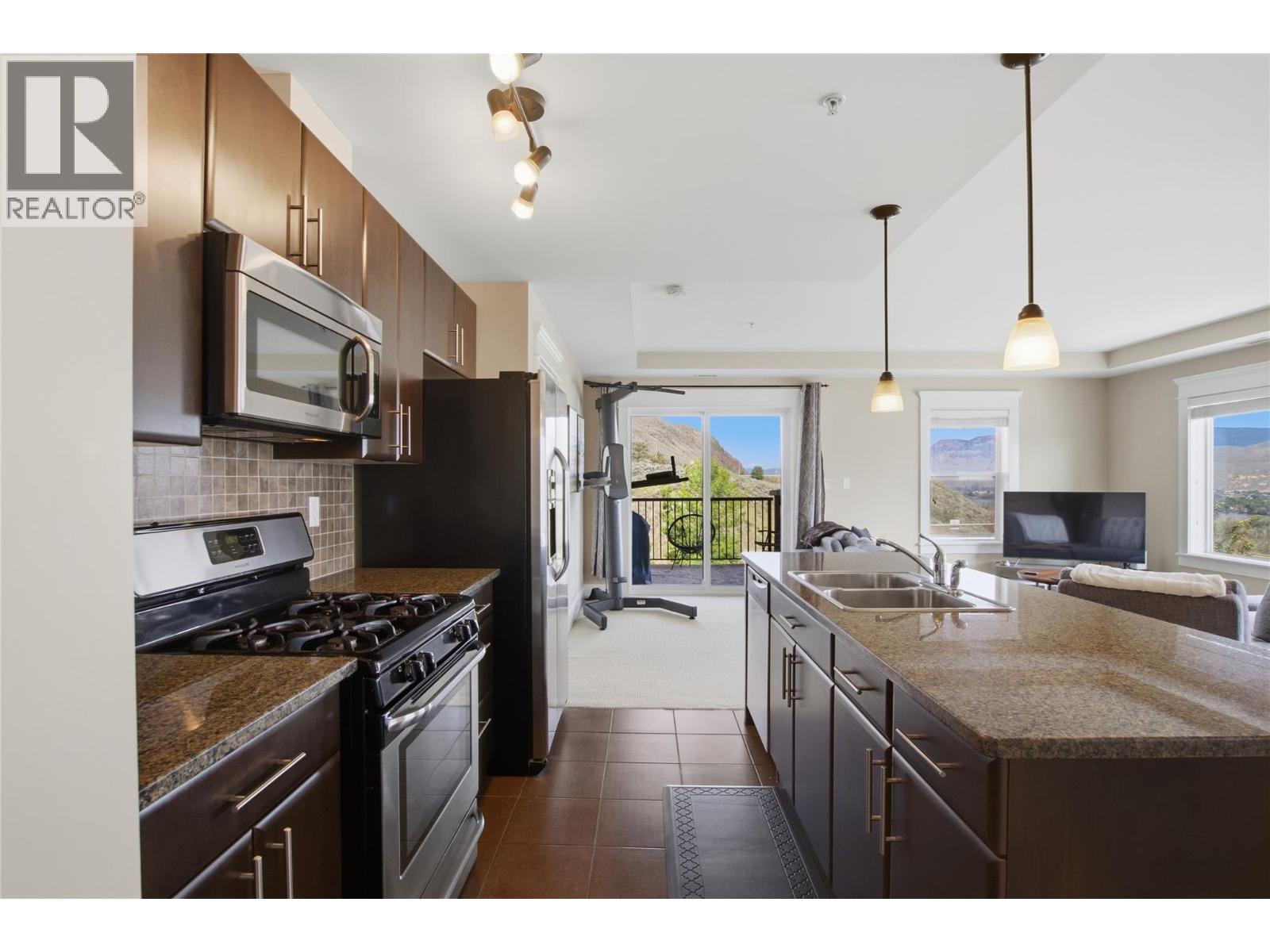 #202 975 VICTORIA  W Street - 9