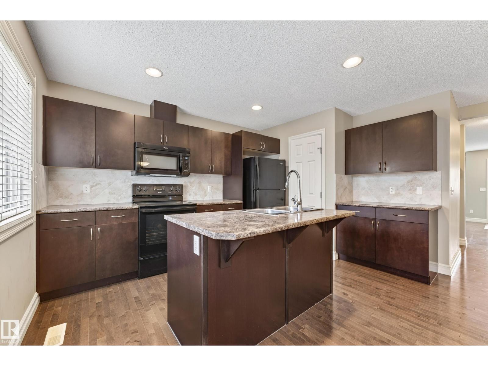 #6 14621 121 ST NW - 8