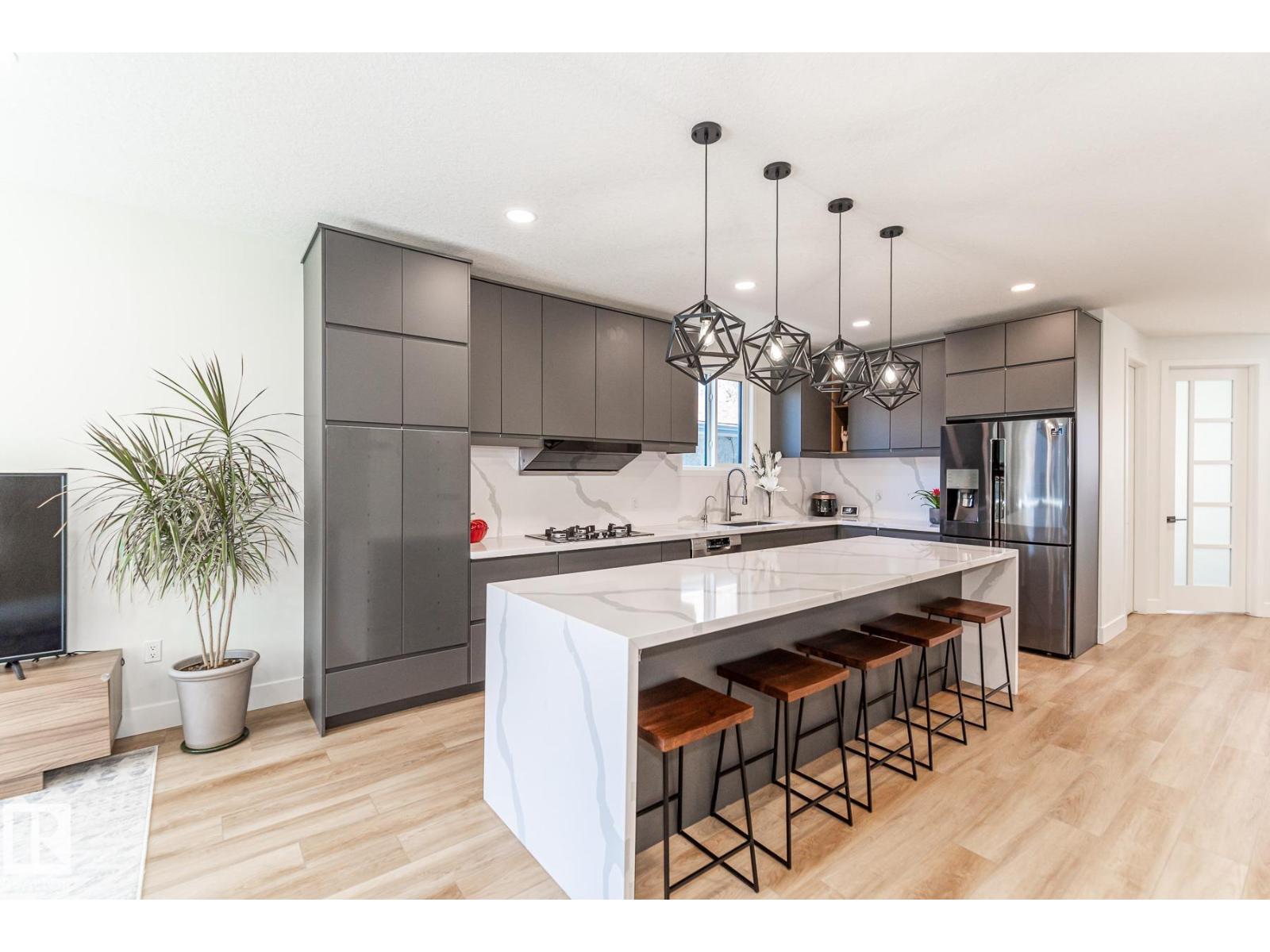 11445 79 AV NW - 4