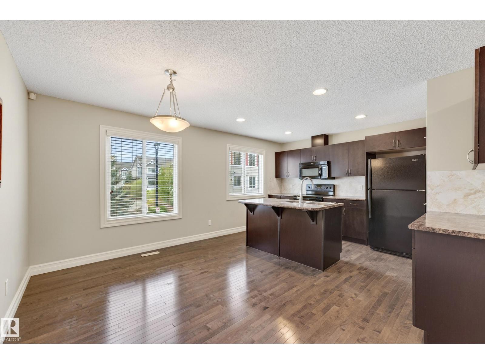 #6 14621 121 ST NW - 6