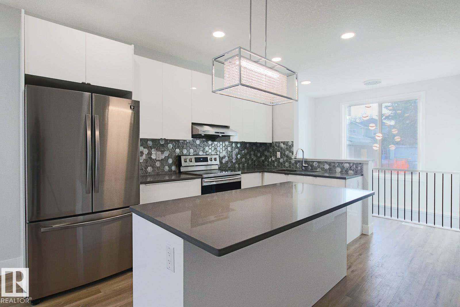 11445 79 AV NW - 33