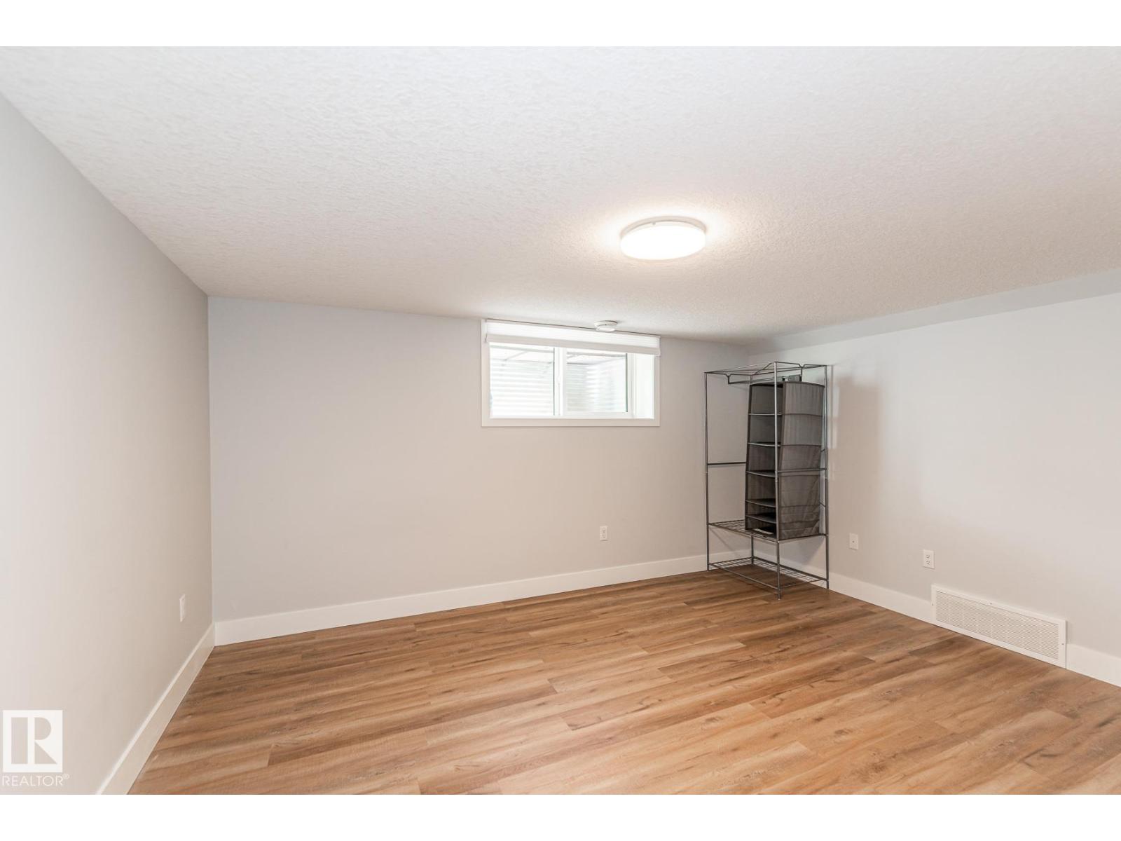 11445 79 AV NW - 36