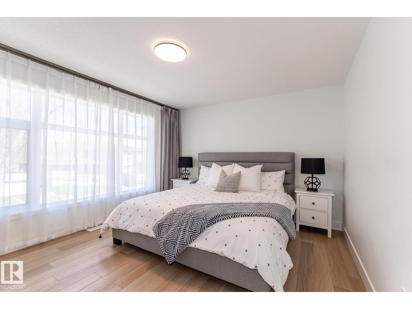 11445 79 AV NW - 14