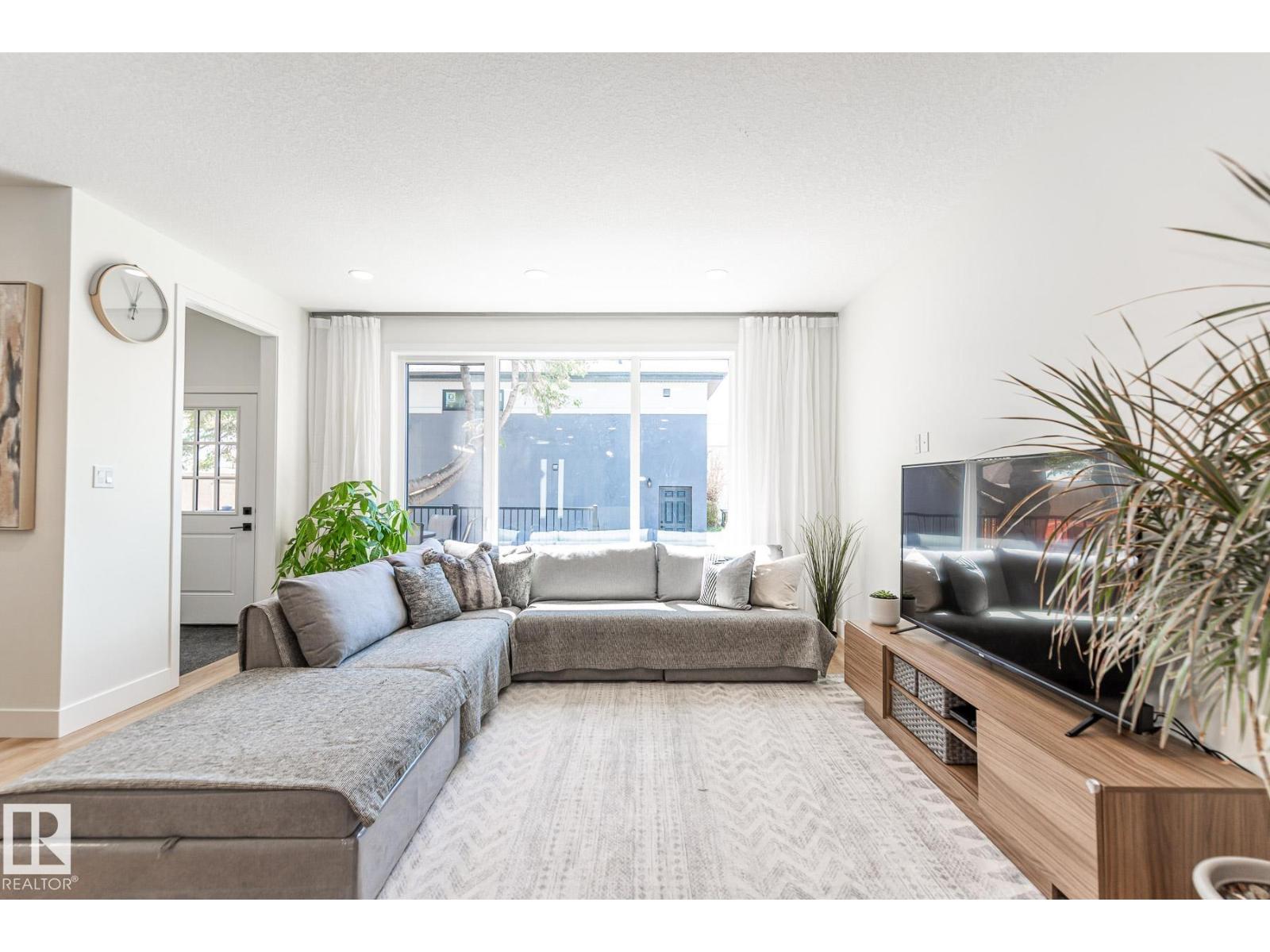 11445 79 AV NW — photo 12
