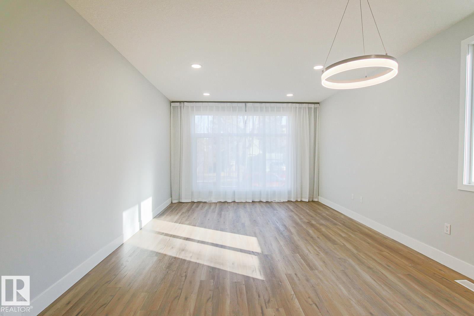 11445 79 AV NW - 35