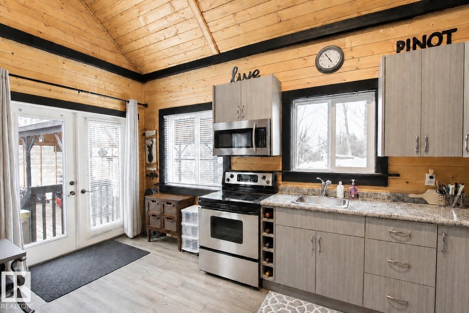 #11 54126 RGE ROAD 52 - 11