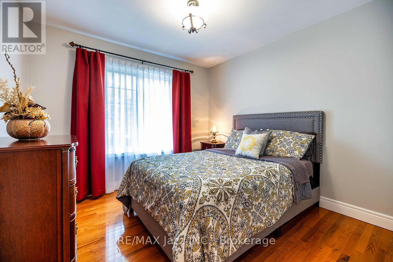 72 SUMCOT DRIVE - 28