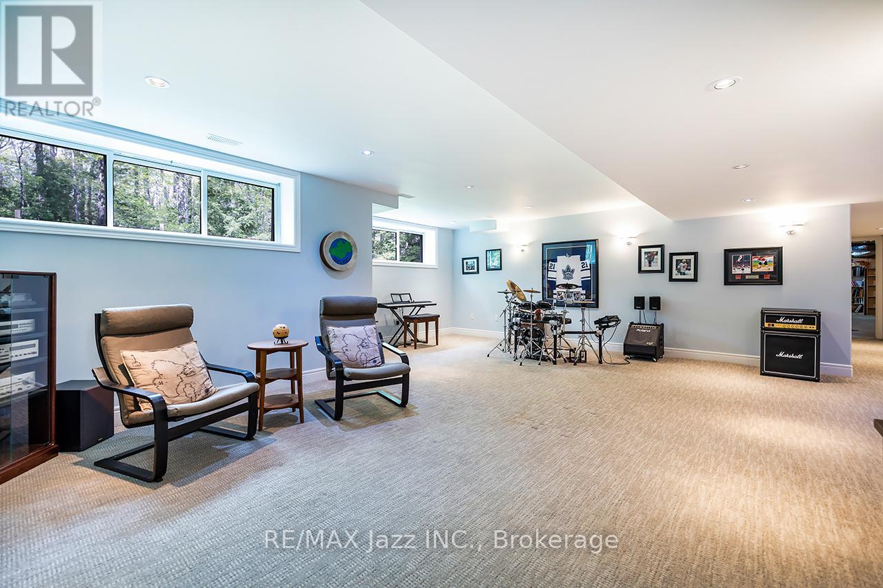 72 SUMCOT DRIVE - 31