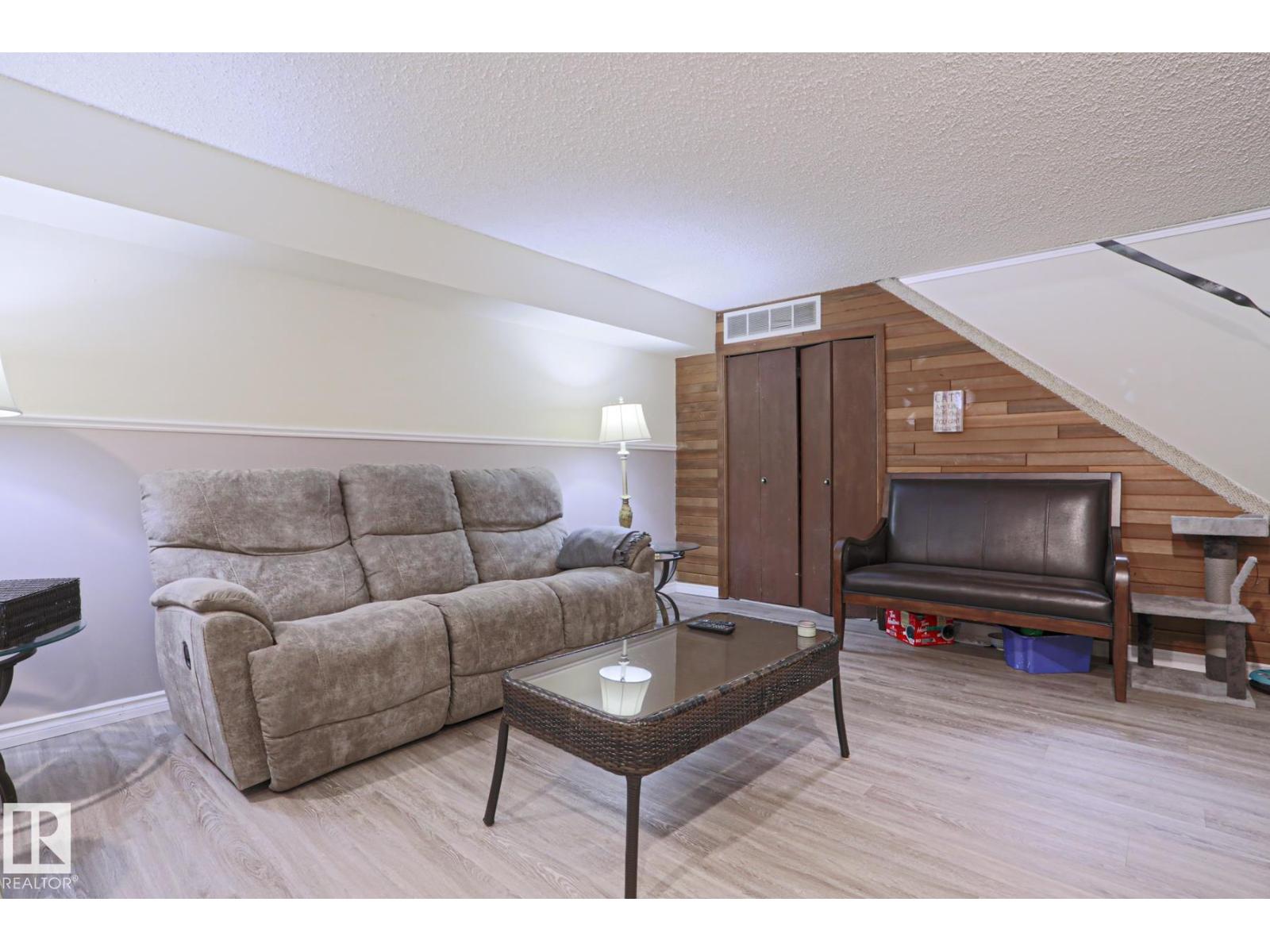 1214 85 ST NW NW - 38