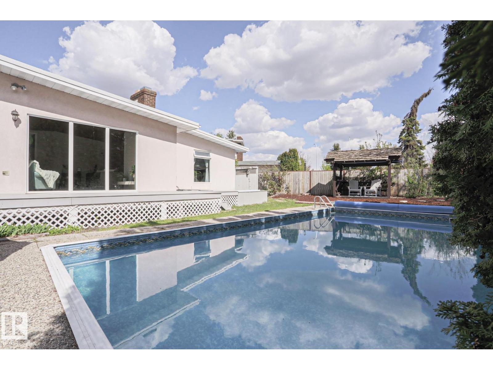 1214 85 ST NW NW - 68