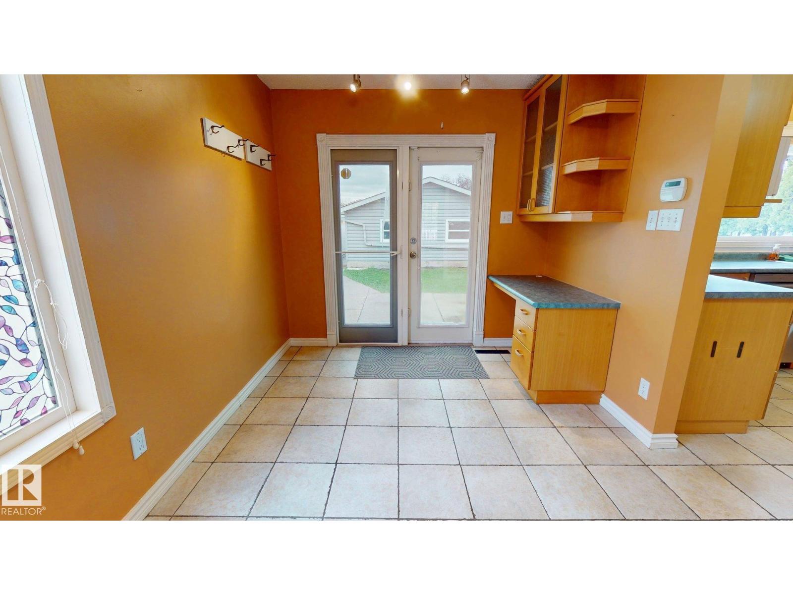 14252 83 ST NW - 8
